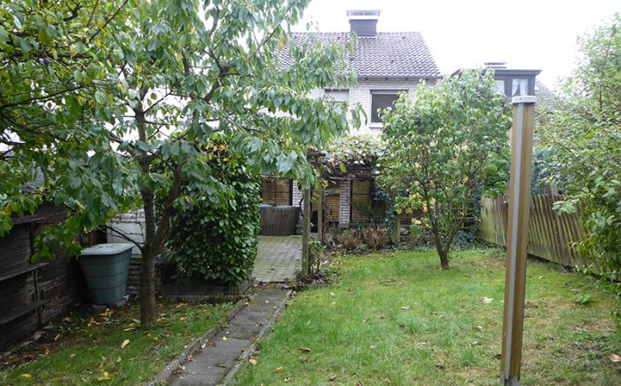 Blick vom Garten zum Haus