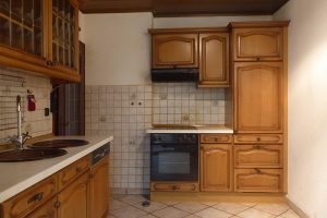 Küche mit Speisekammer und ...