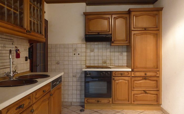 Küche mit Speisekammer und ...