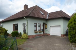 Garagenhof und Hauseingang