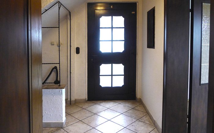 Eingangstür und Hausflur