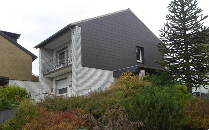 Seitengiebel mit Klinker und Verkleidung