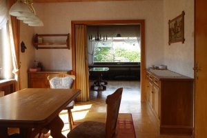 Blick vom Esszimmer zum Wohnzimmer