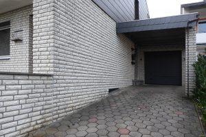 Hauseingang überdacht