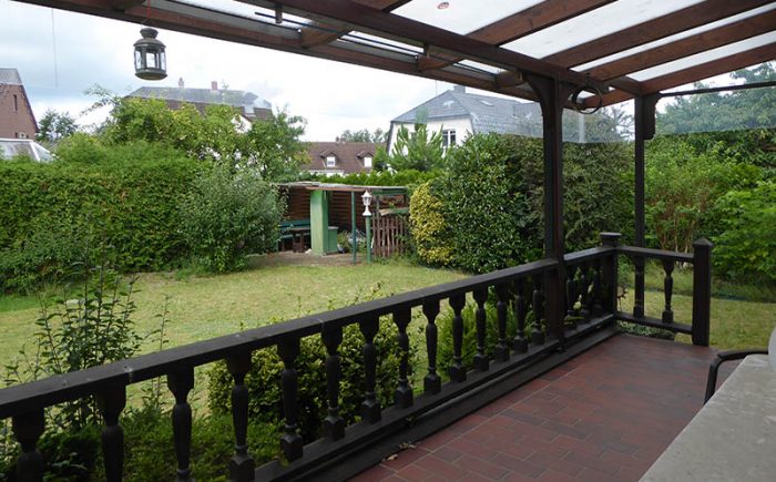 Vor dem Wohnzimmer die Veranda