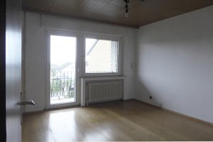 Schlafzimmer 2 mit Ausgang zum Balkon