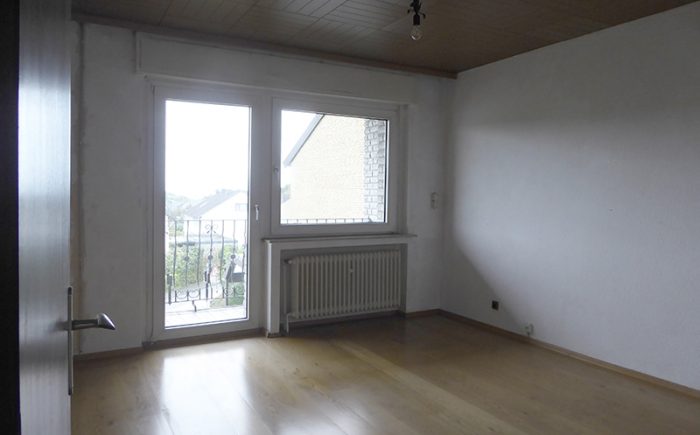 Schlafzimmer 2 mit Ausgang zum Balkon