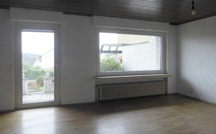 und Ausgang zur vorderen Terrasse