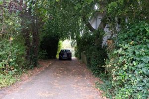 Eigene Zufahrt von der Deppendorfer Straße