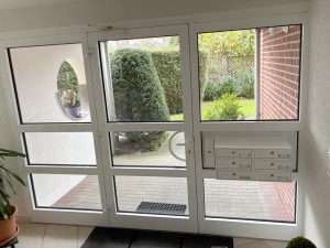 Freundlicher heller Hauseingang