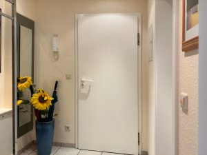 Wohnungsflur mit Garderobe