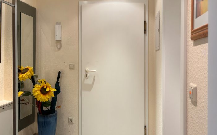 Wohnungsflur mit Garderobe