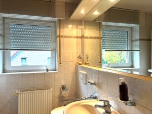 Badezimmer mit Dusche