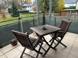 Balkon mit Blick ins Grüne ...