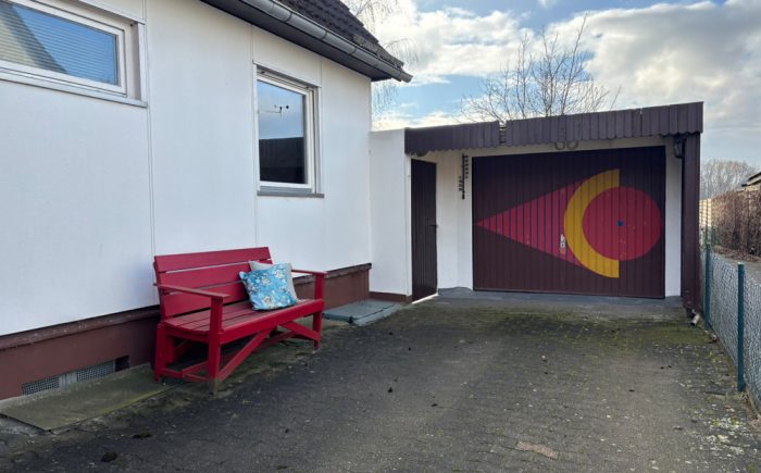 Garagenhof und Durchgang zum Garten