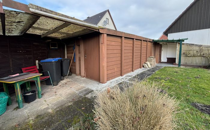 Garage, Durchgang zum Hof und Kellerabgang