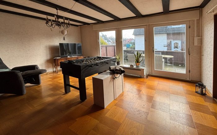 Wohnzimmer und Ausgang zur Terrasse