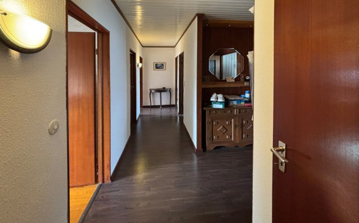 Blick aus der Küche in den Wohnungsflur