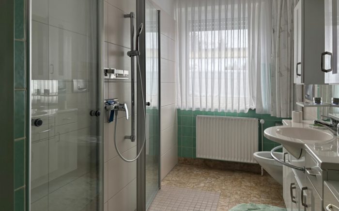 Bad mit Bodengleicher Dusche