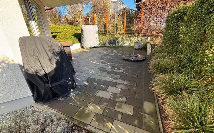 Terrasse blickgeschützt und teilweise überdacht