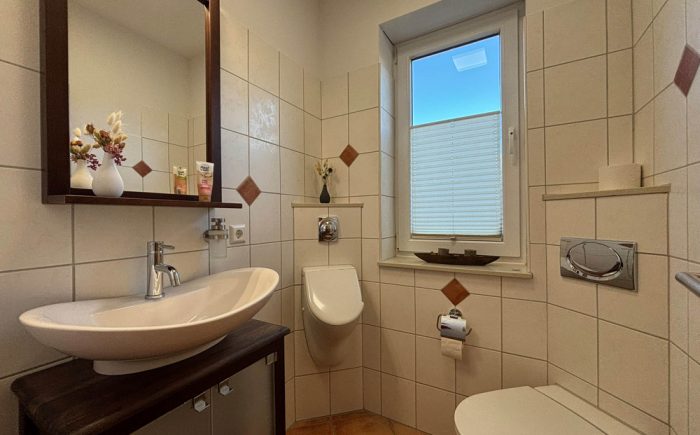 Gäste-WC mit Fenster